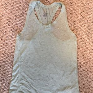 Nike tank top, only worn once. Size Medium.